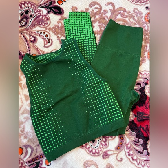 Fabletics 💪 Outfit - Picture 4 of 13